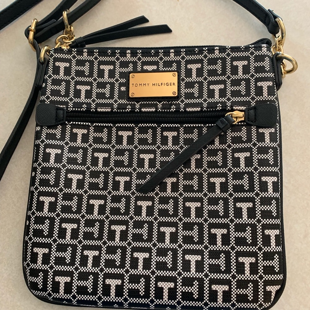 Tommy Hilfiger crossbody purse